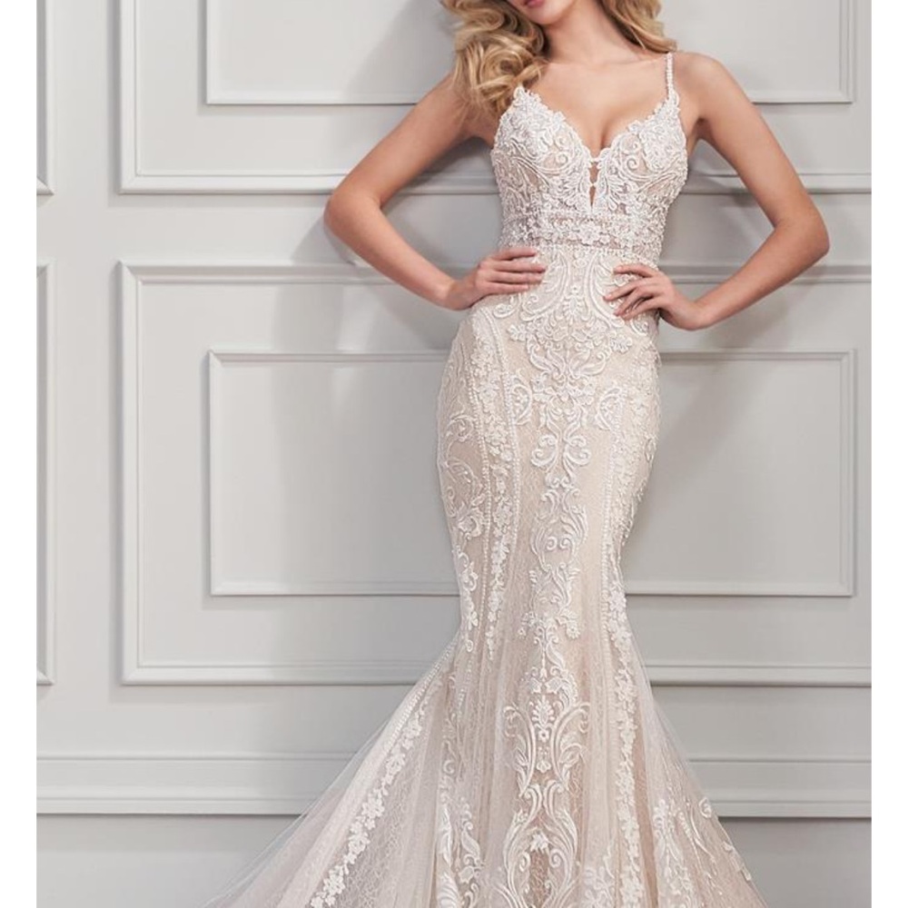 Elegant Lace Wedding Dress